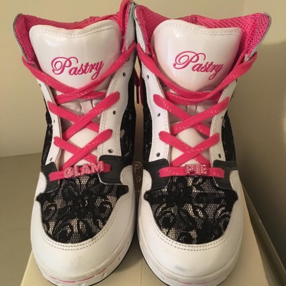Pastry shoes